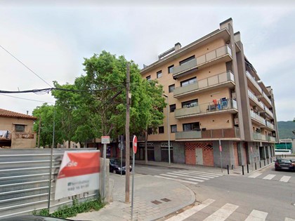 Lote de 12 viviendas en escalera A, calle Sant Ignasi de Montcada i Reixac, (Barcelona).